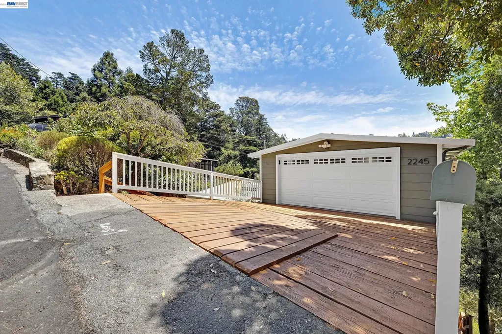 2245 Pelham Place Oakland CA 94611