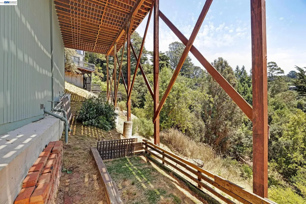 2245 Pelham Place Oakland CA 94611