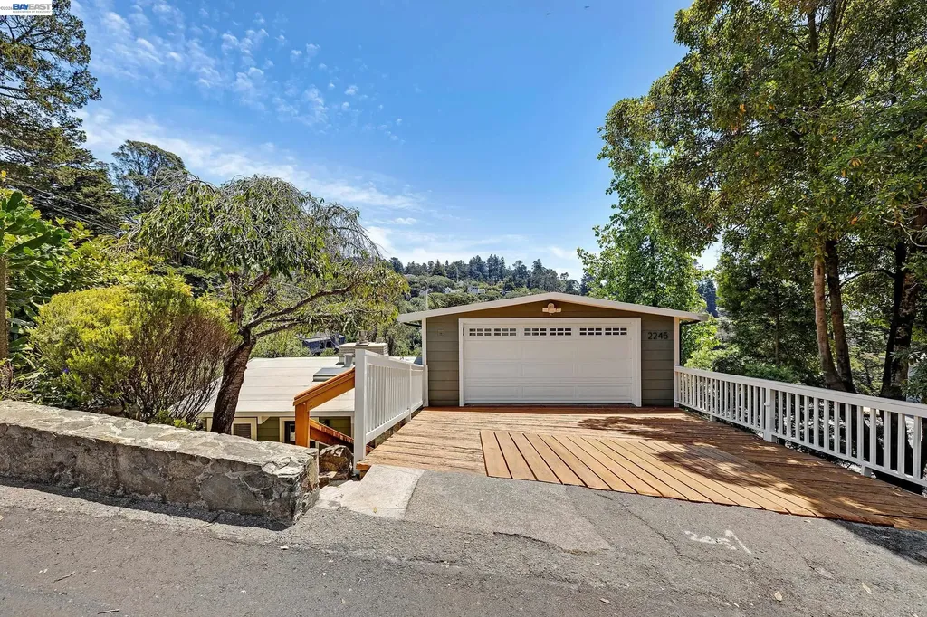 2245 Pelham Place Oakland CA 94611