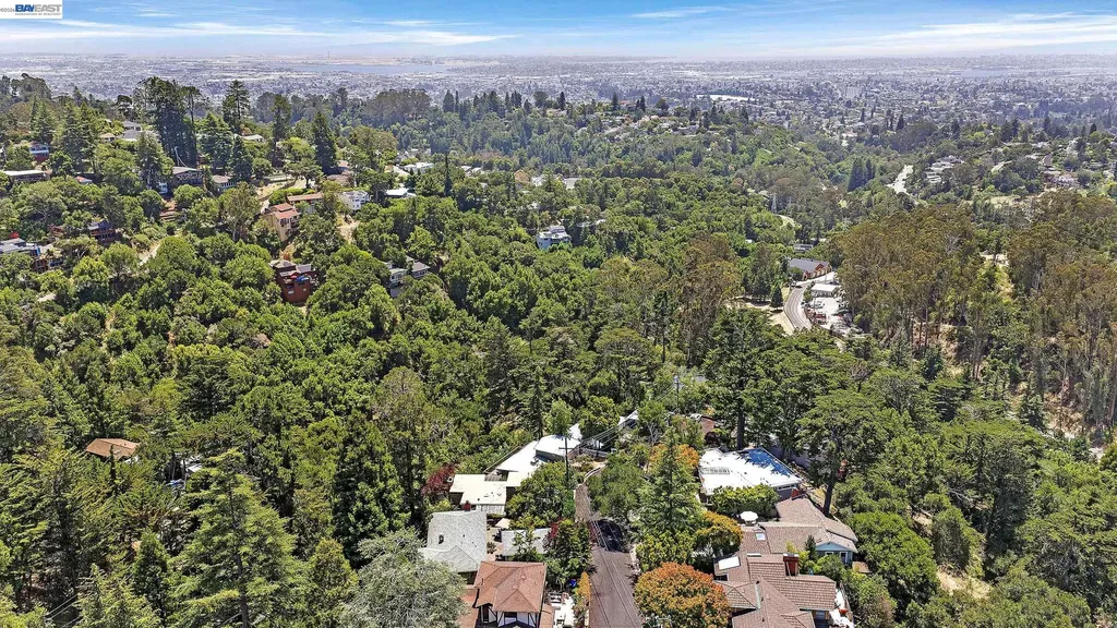 2245 Pelham Place Oakland CA 94611