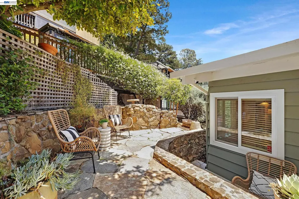 2245 Pelham Place Oakland CA 94611
