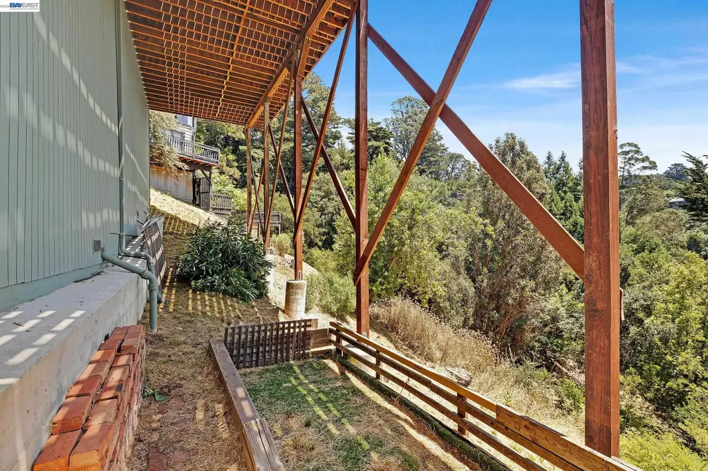 2245 Pelham Place Oakland CA 94611