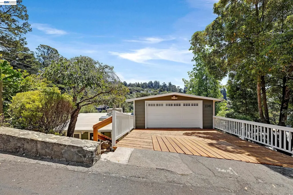 2245 Pelham Place Oakland CA 94611