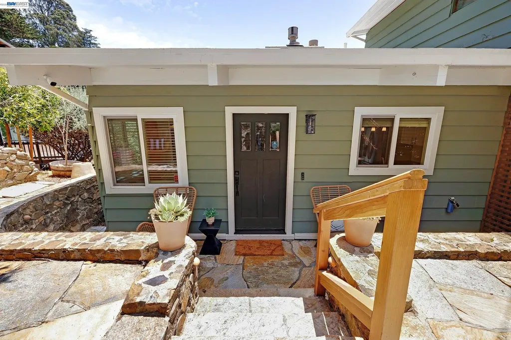 2245 Pelham Place Oakland CA 94611