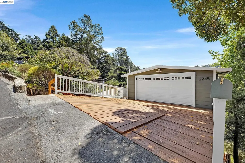 2245 Pelham Place Oakland CA 94611
