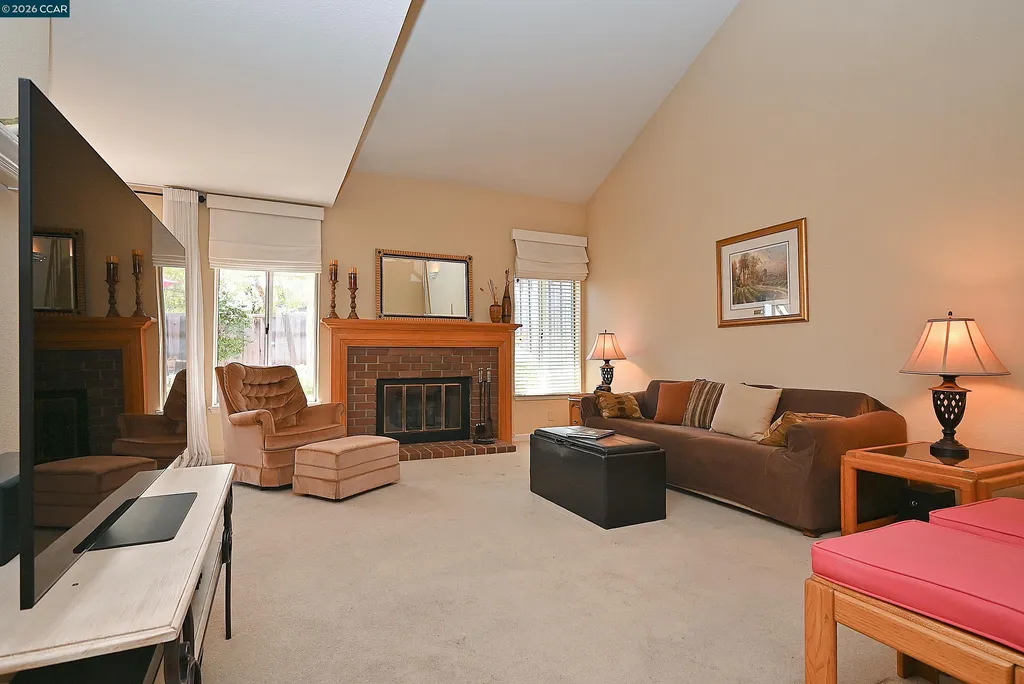 6670 Edgewood Way Castro Valley CA 94552