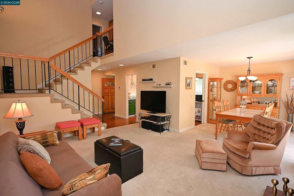6670 Edgewood Way Castro Valley CA 94552