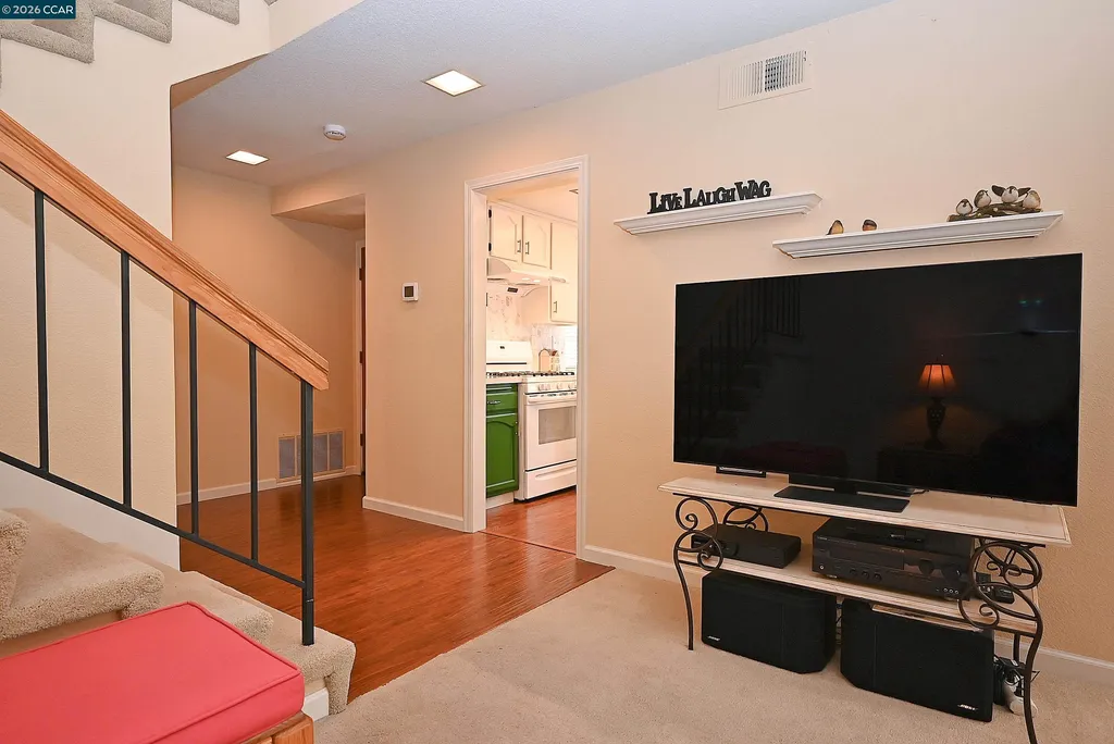 6670 Edgewood Way Castro Valley CA 94552