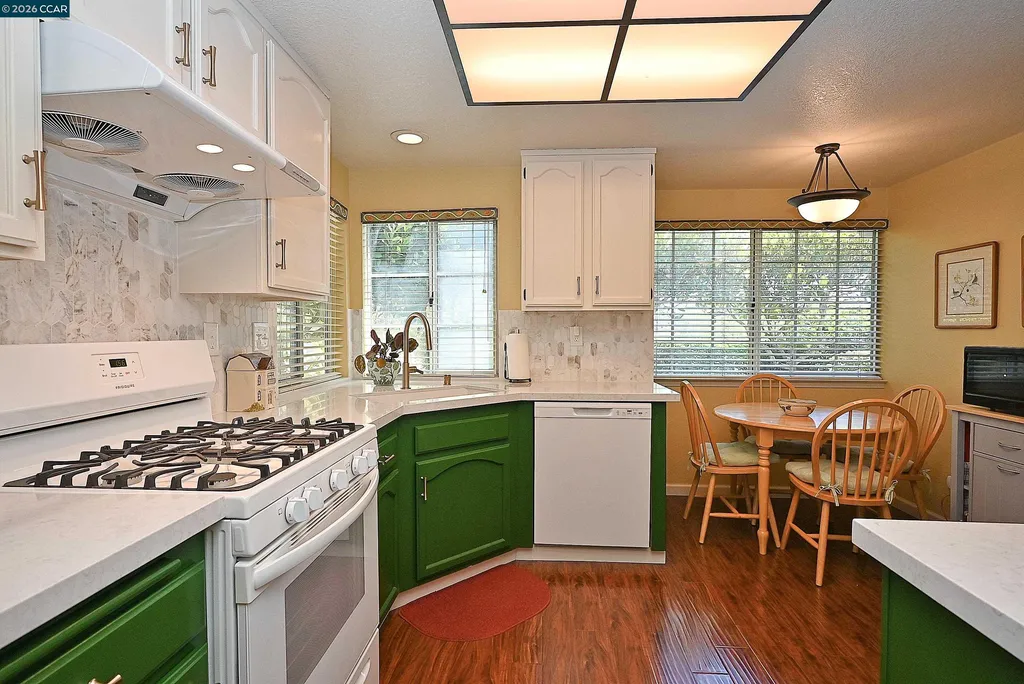 6670 Edgewood Way Castro Valley CA 94552