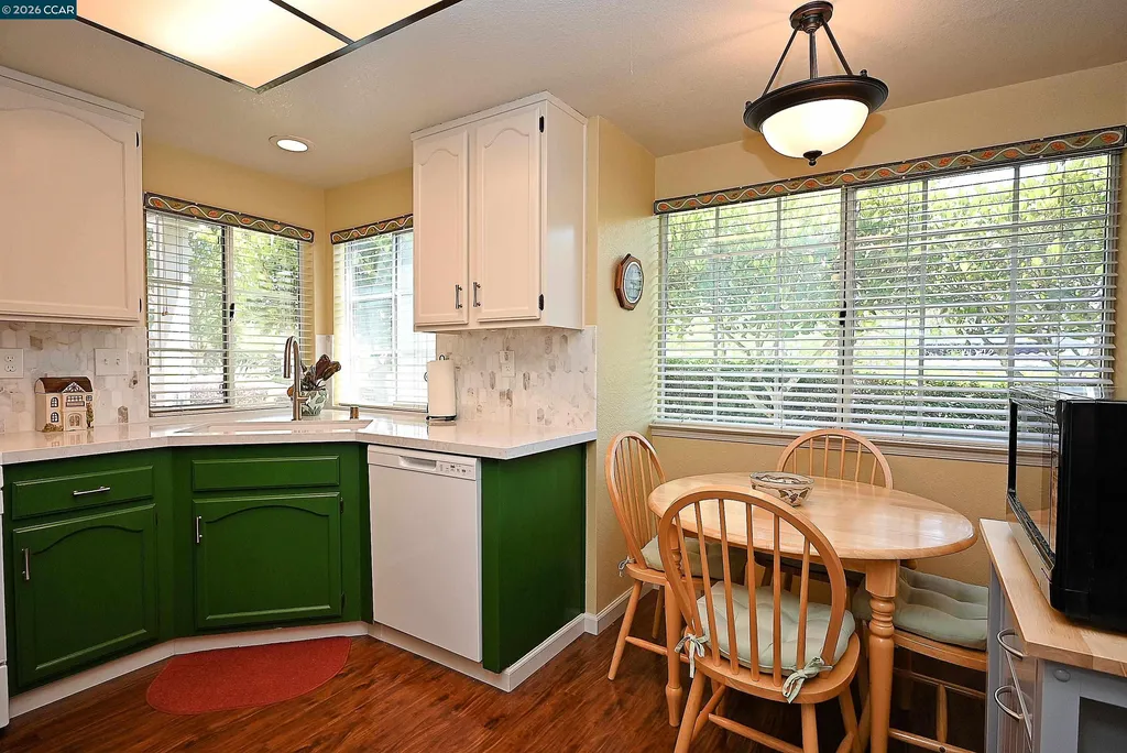6670 Edgewood Way Castro Valley CA 94552