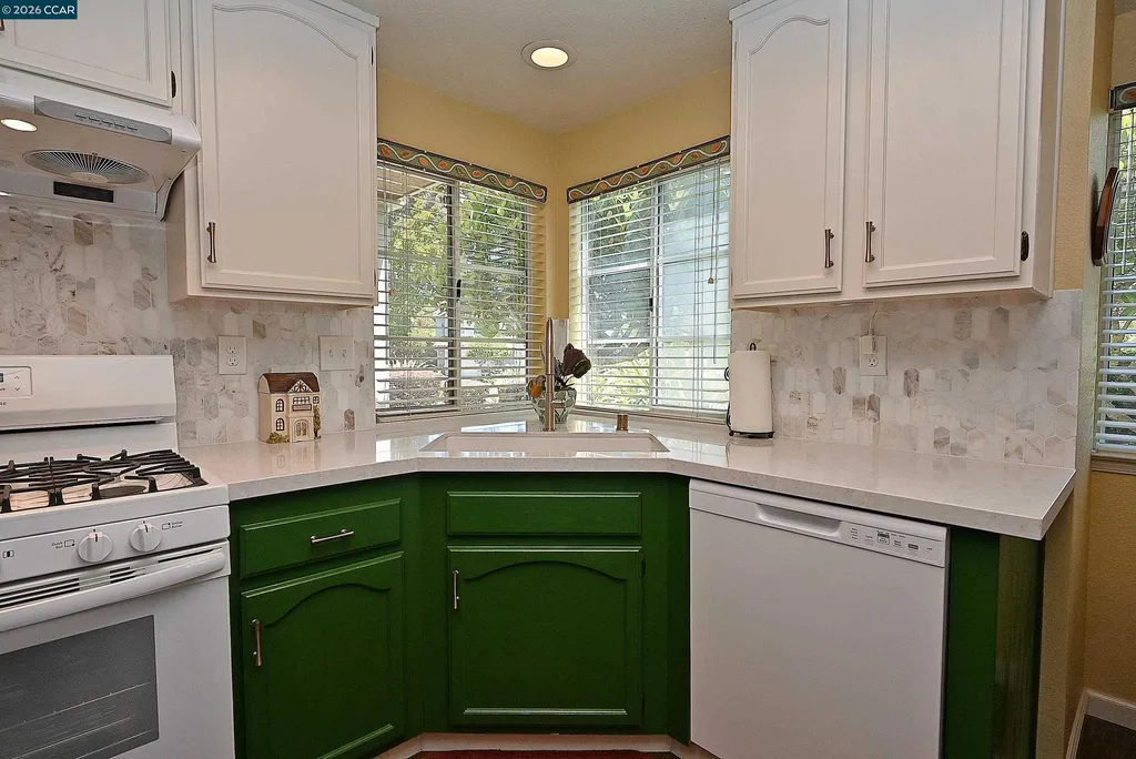 6670 Edgewood Way Castro Valley CA 94552