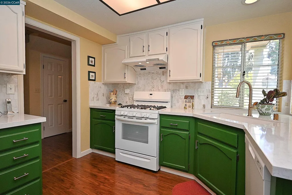 6670 Edgewood Way Castro Valley CA 94552