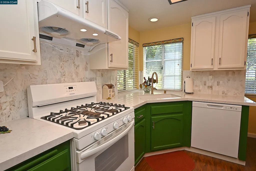 6670 Edgewood Way Castro Valley CA 94552