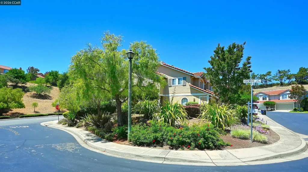 6670 Edgewood Way Castro Valley CA 94552
