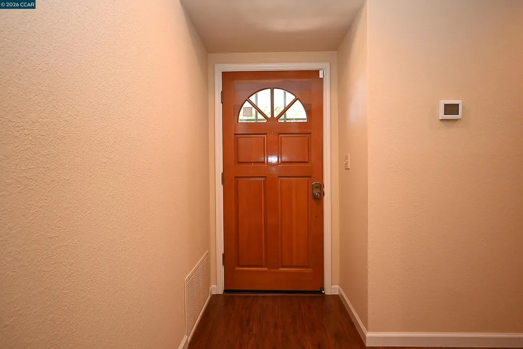 6670 Edgewood Way Castro Valley CA 94552