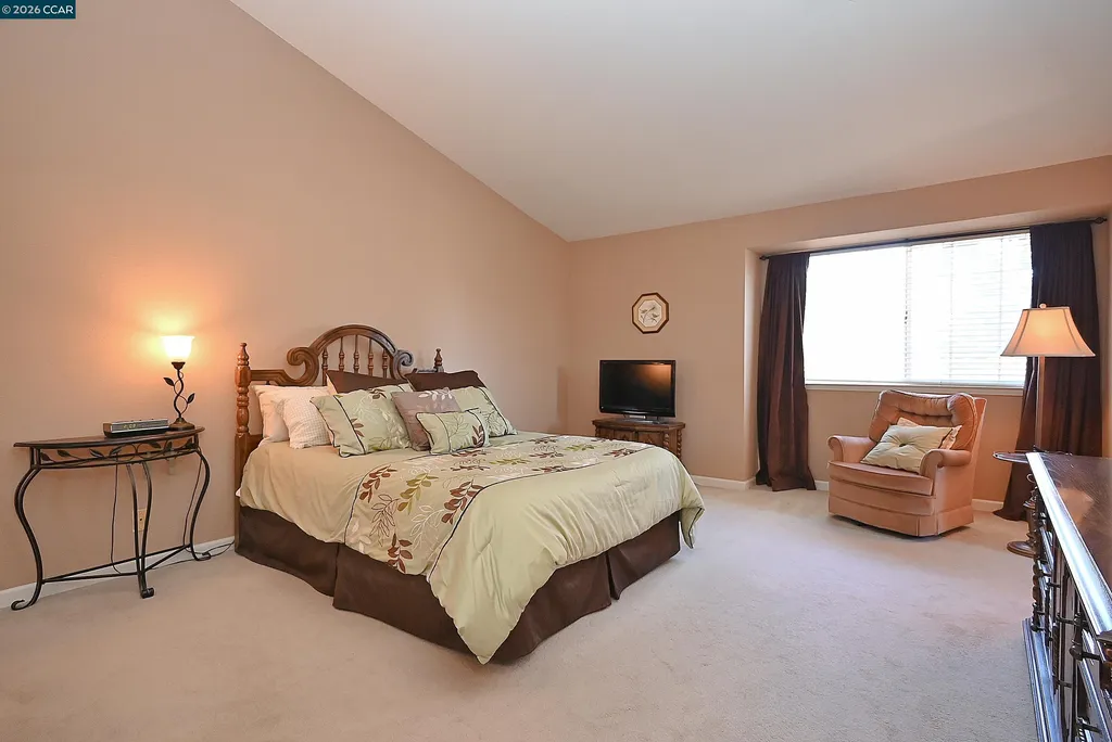 6670 Edgewood Way Castro Valley CA 94552