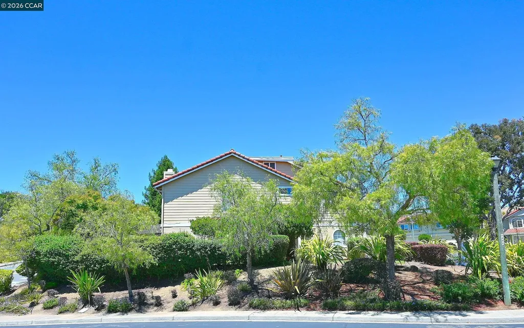 6670 Edgewood Way Castro Valley CA 94552
