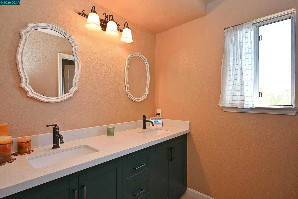 6670 Edgewood Way Castro Valley CA 94552