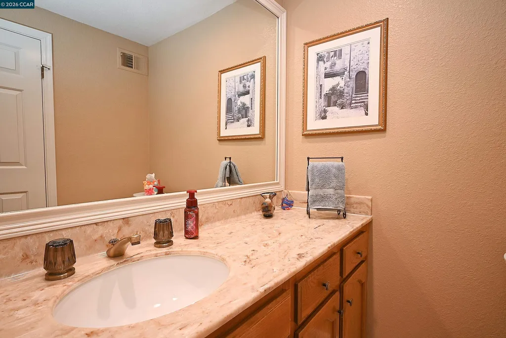 6670 Edgewood Way Castro Valley CA 94552