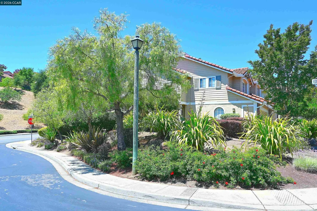 6670 Edgewood Way Castro Valley CA 94552