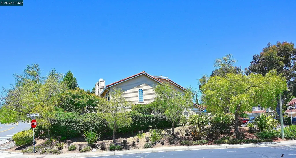 6670 Edgewood Way Castro Valley CA 94552