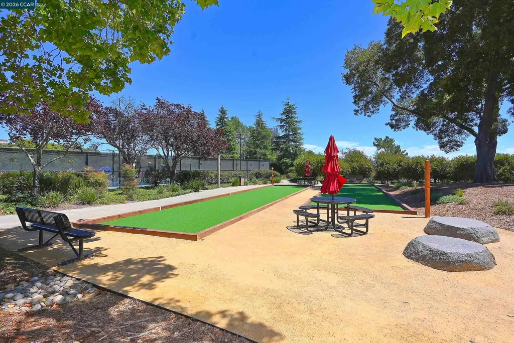 6670 Edgewood Way Castro Valley CA 94552