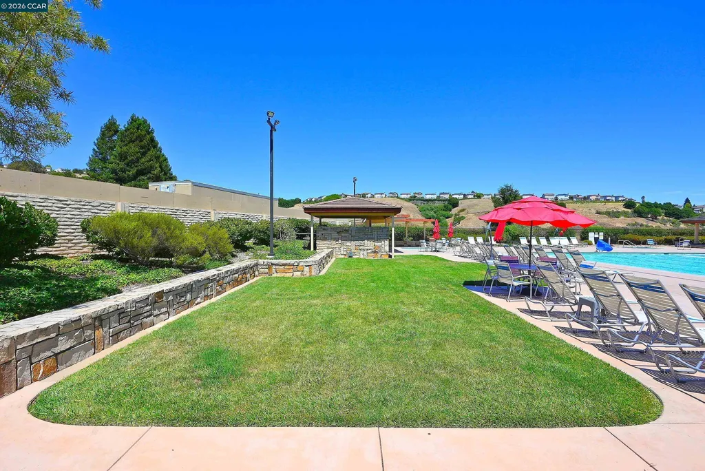 6670 Edgewood Way Castro Valley CA 94552