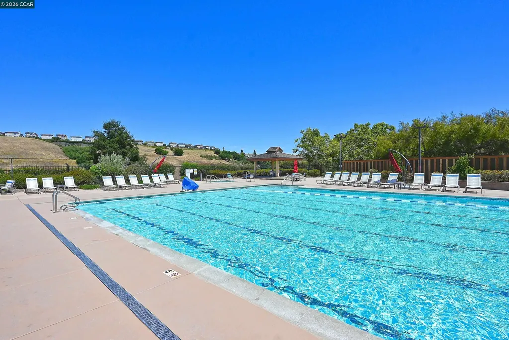 6670 Edgewood Way Castro Valley CA 94552