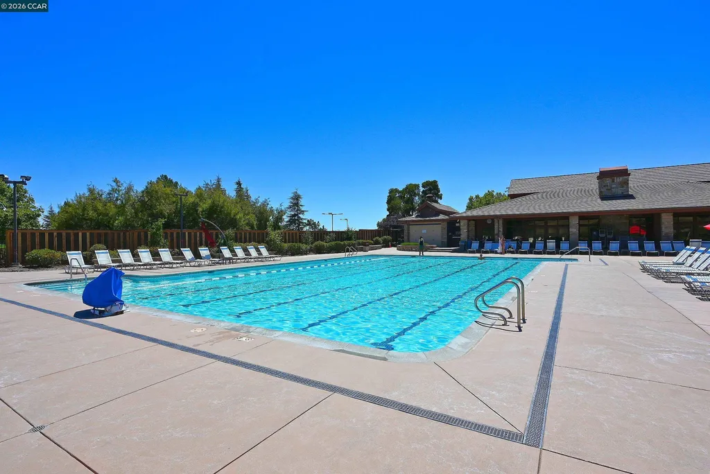 6670 Edgewood Way Castro Valley CA 94552