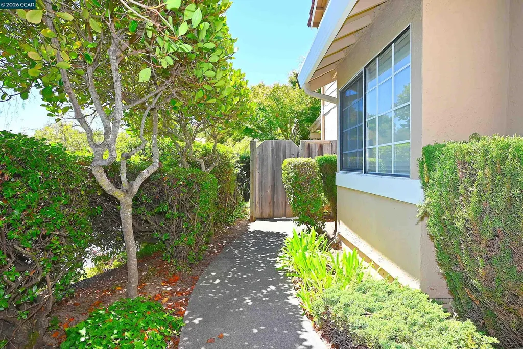 6670 Edgewood Way Castro Valley CA 94552