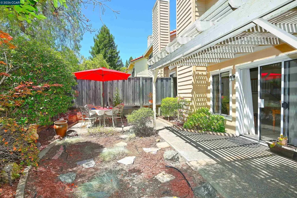 6670 Edgewood Way Castro Valley CA 94552