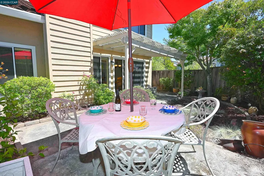6670 Edgewood Way Castro Valley CA 94552
