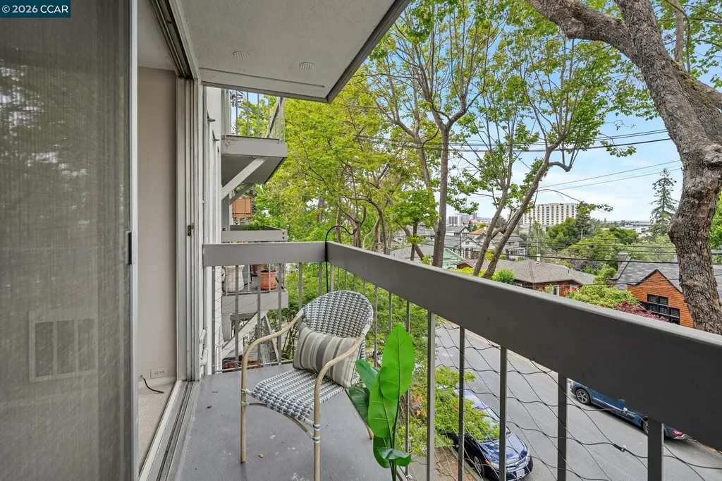 758 Kingston Avenue Oakland CA 94611