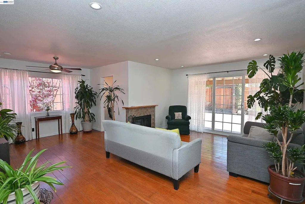 26454 Taft Street Hayward CA 94544
