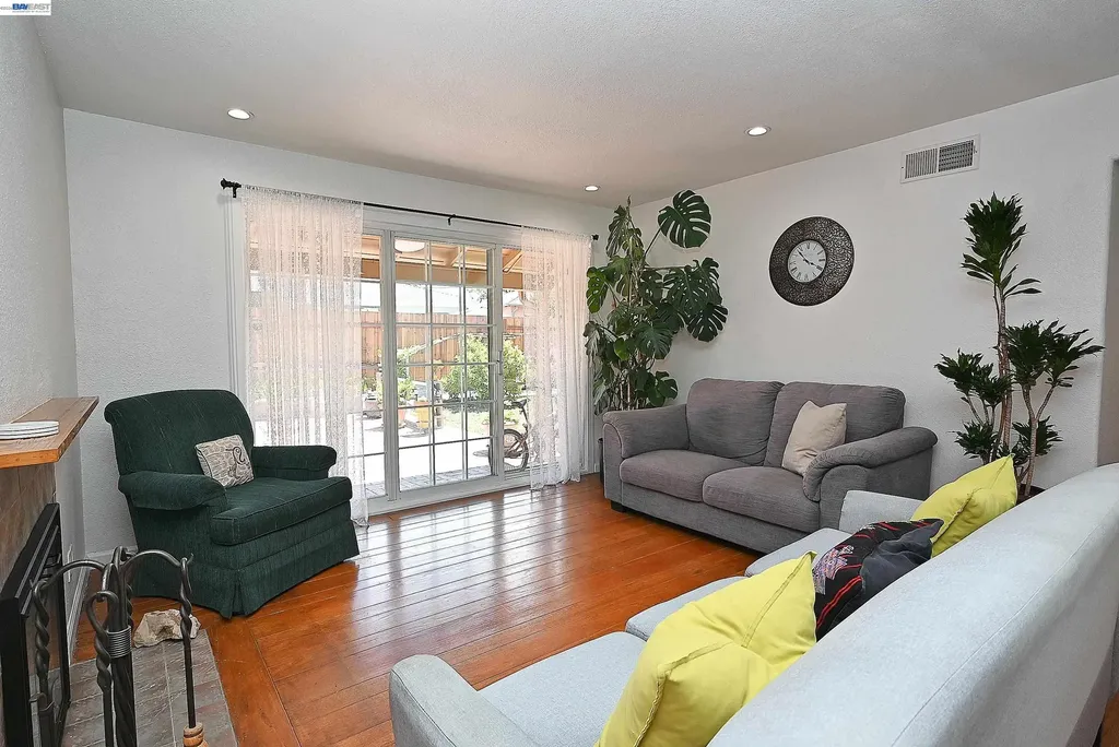 26454 Taft Street Hayward CA 94544