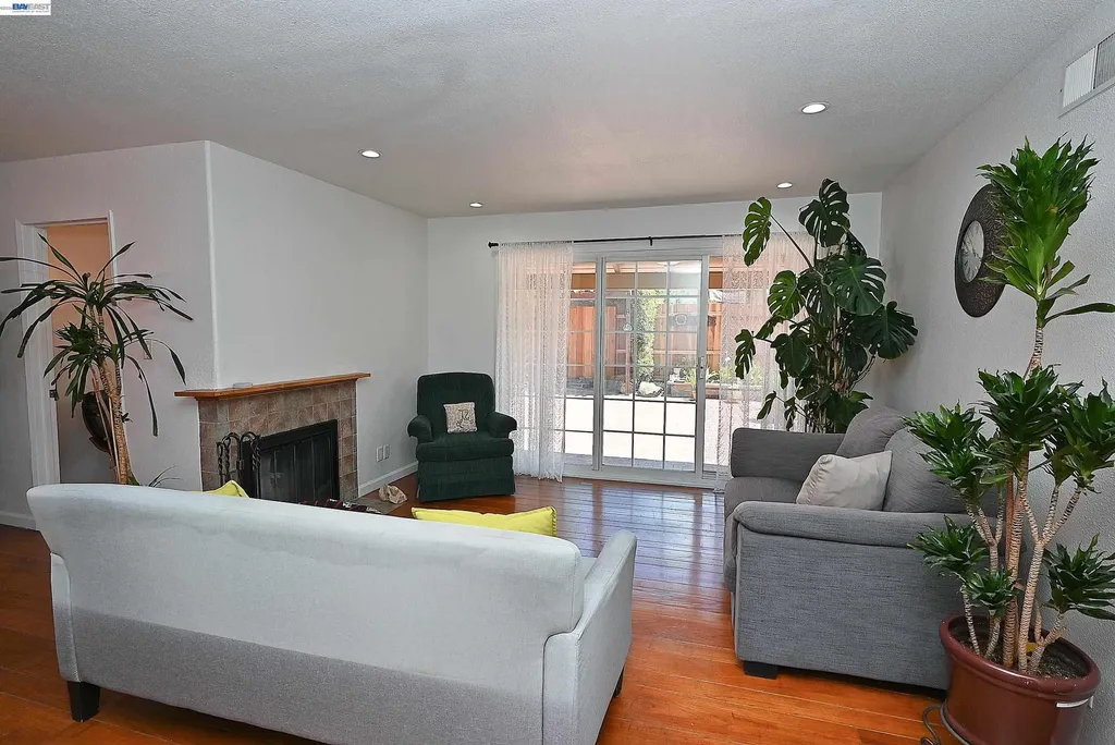 26454 Taft Street Hayward CA 94544