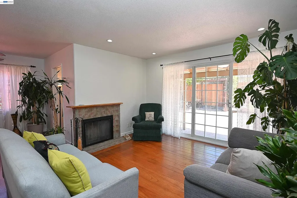 26454 Taft Street Hayward CA 94544