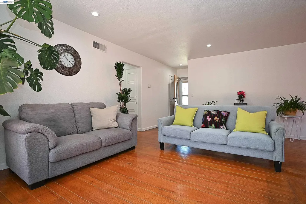 26454 Taft Street Hayward CA 94544