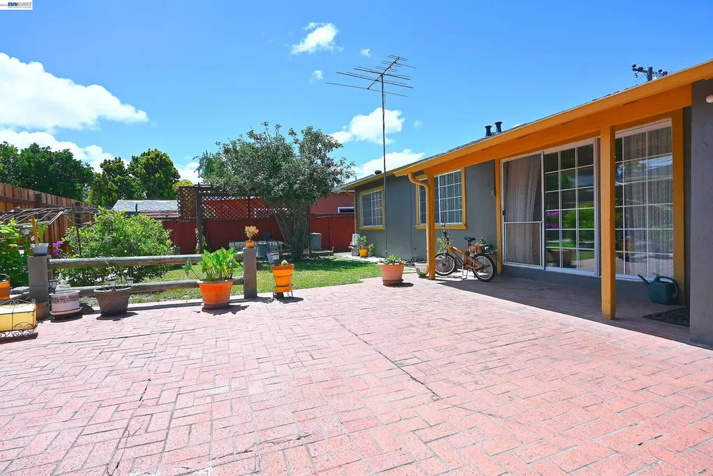 26454 Taft Street Hayward CA 94544