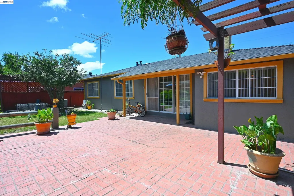 26454 Taft Street Hayward CA 94544