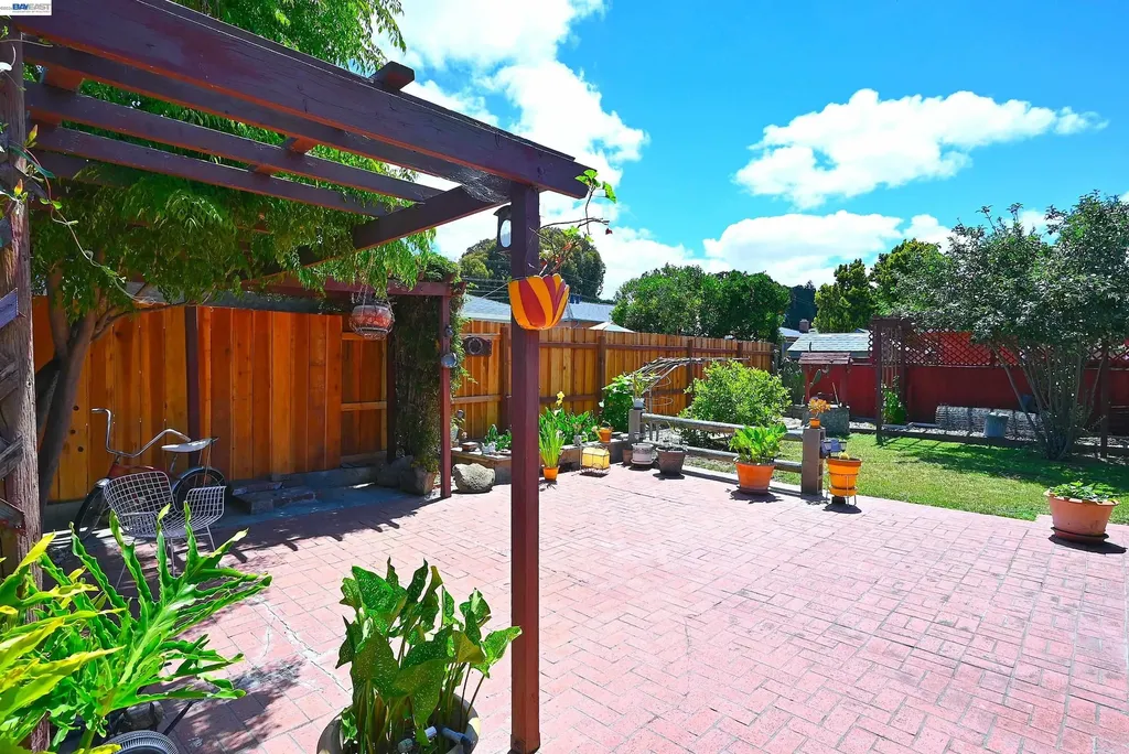 26454 Taft Street Hayward CA 94544