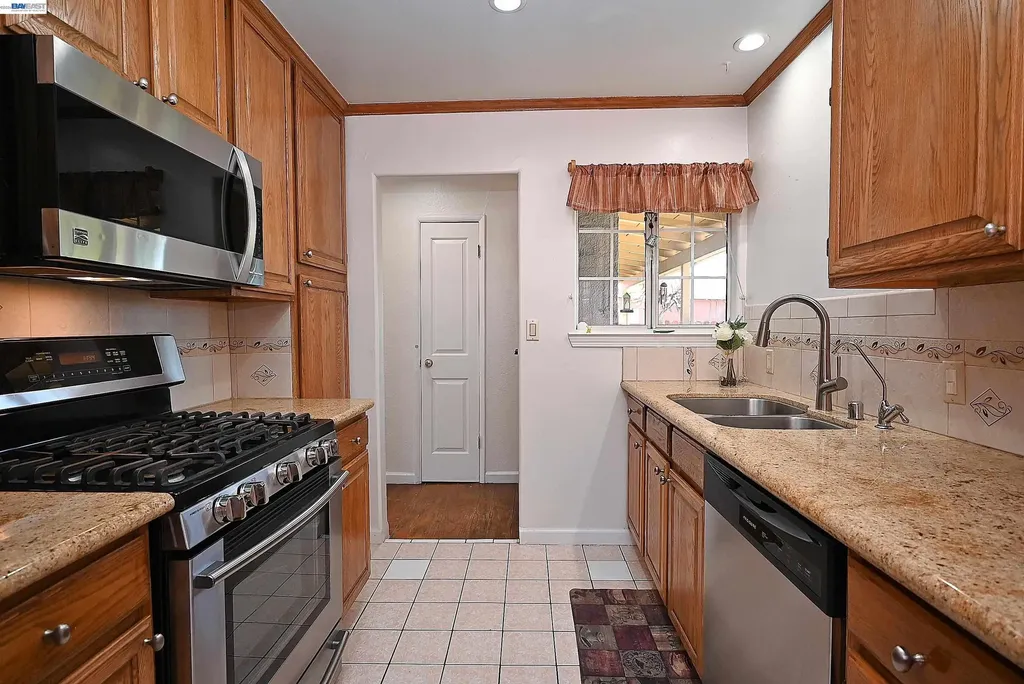 26454 Taft Street Hayward CA 94544
