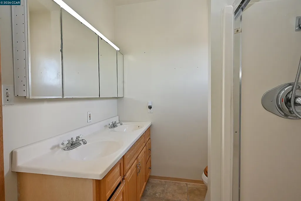 979 Grace Avenue Oakland CA 94608