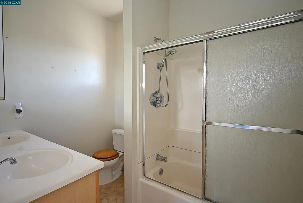 979 Grace Avenue Oakland CA 94608