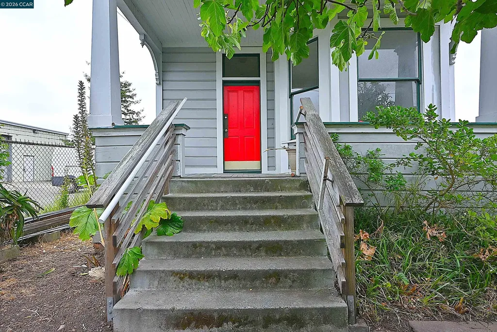 979 Grace Avenue Oakland CA 94608
