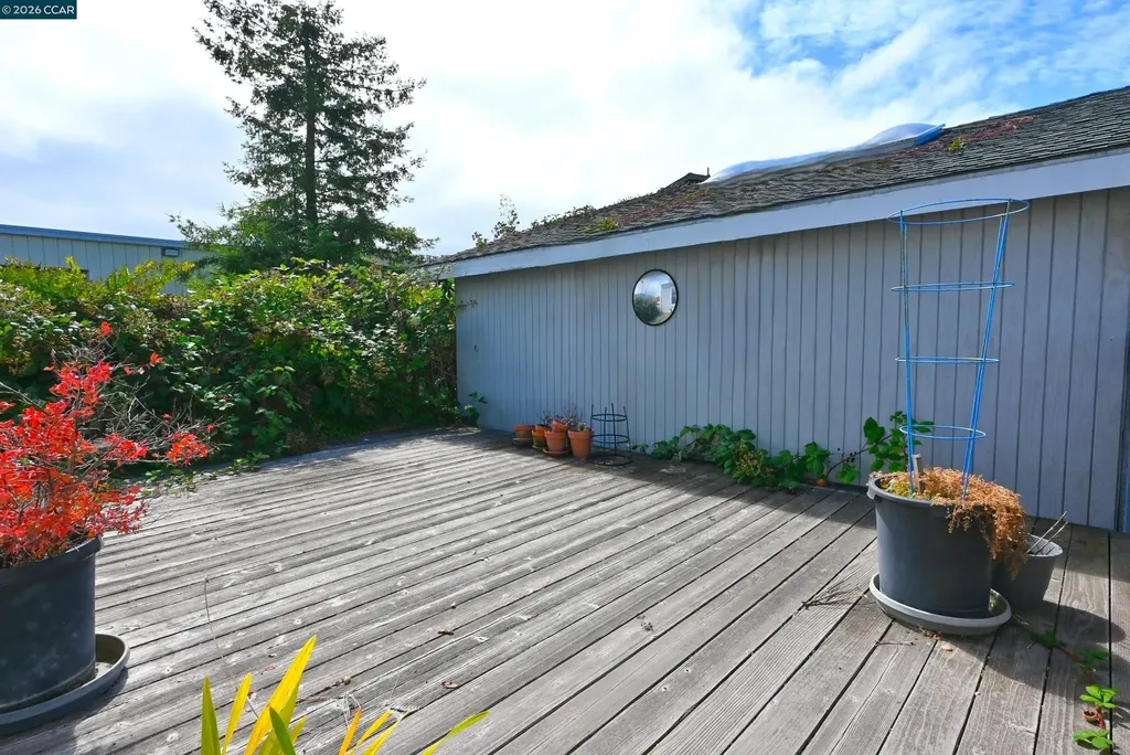 979 Grace Avenue Oakland CA 94608