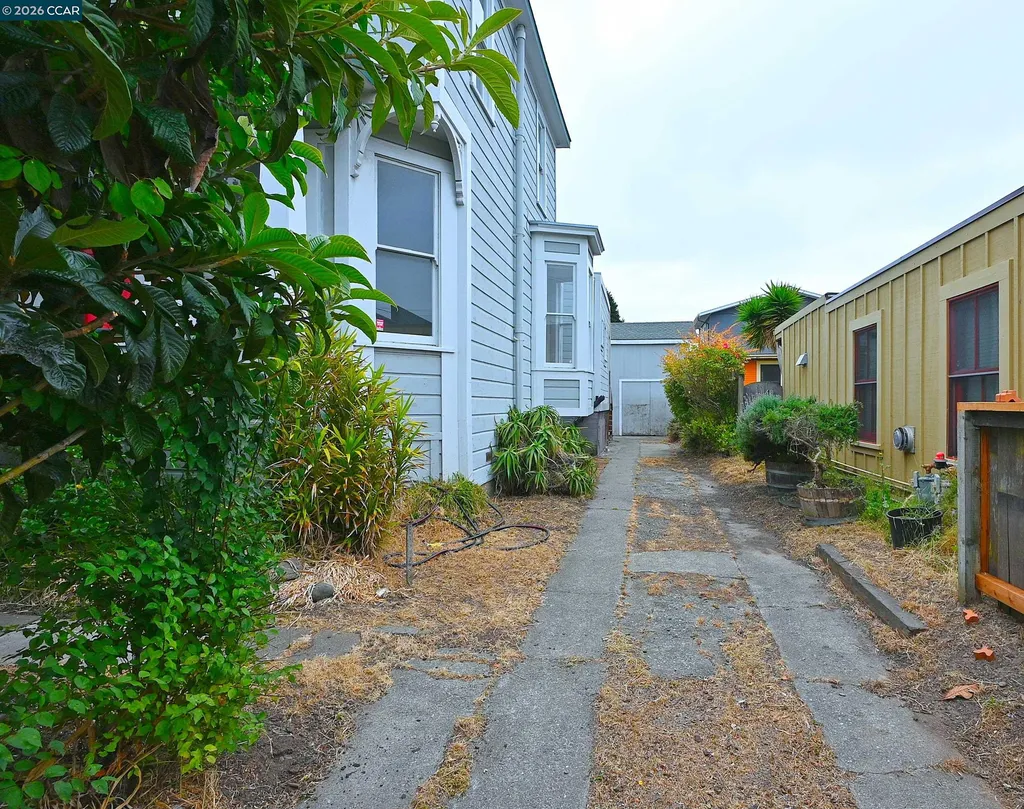 979 Grace Avenue Oakland CA 94608