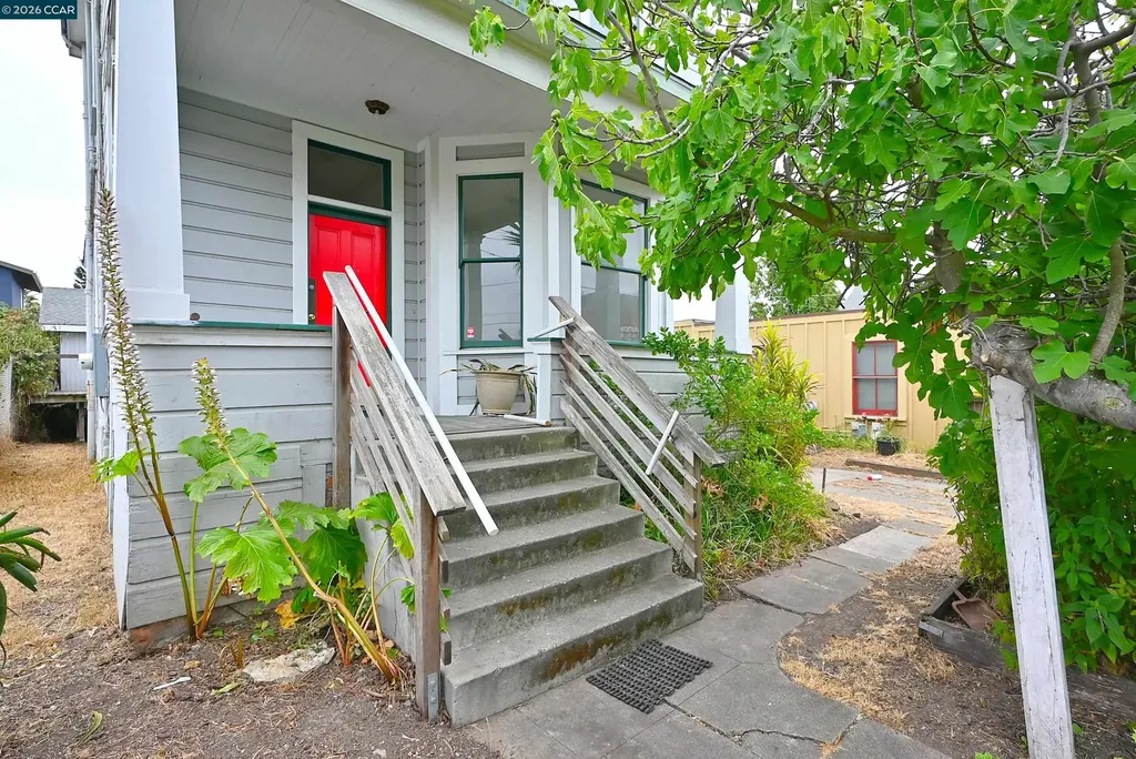 979 Grace Avenue Oakland CA 94608