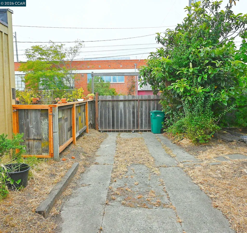 979 Grace Avenue Oakland CA 94608