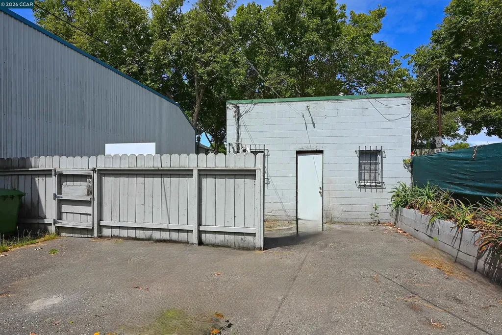 2221 - 2223 San Pablo Avenue Berkeley CA 94702